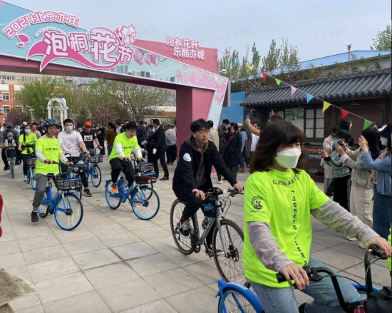 富联测速：共享单车车篮里开出鲜花 北京亦庄迎来泡桐花盛宴